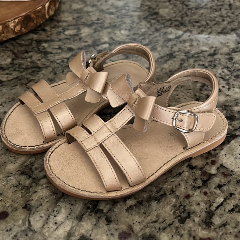 Girls size 11 L'amour Janie T-Strap Bow Sandal in Champagne - soo pretty!